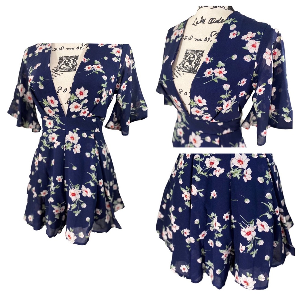 Solaris Style - Navy Blue Floral Romper Size S NWT